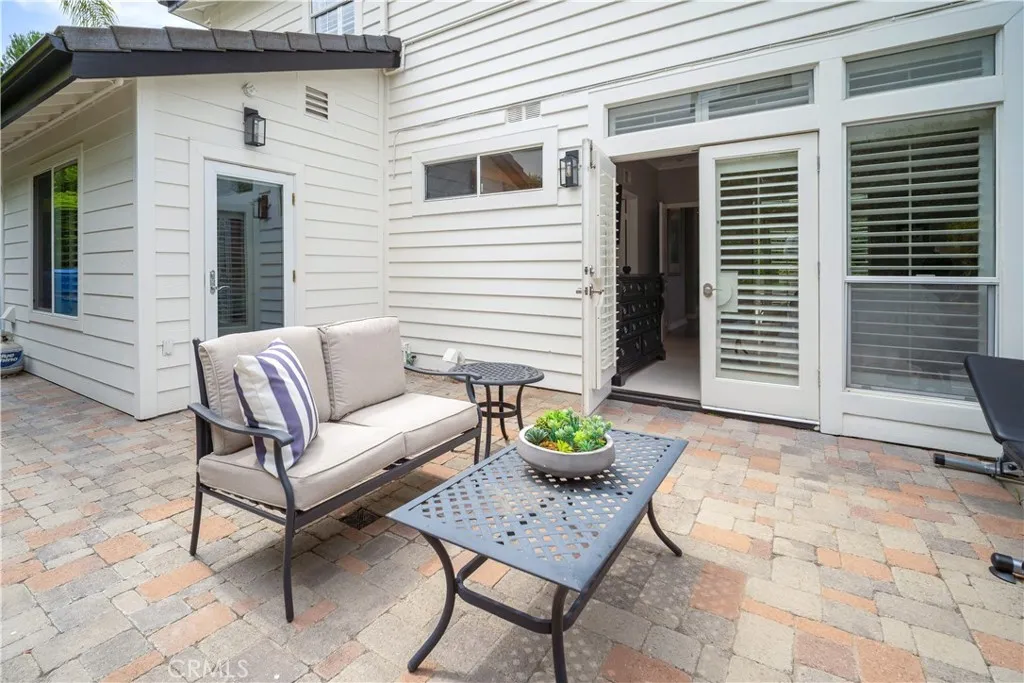 Calabasas, California 91302, United States, 4 Bedrooms Bedrooms, ,4 BathroomsBathrooms,Residential,Active,201899