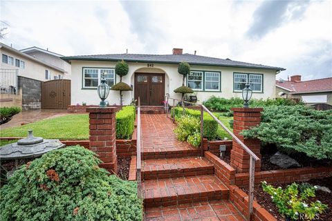 Photo of 842 Cornell Dr, Burbank, CA 91504 (MLS # BB25260737)
