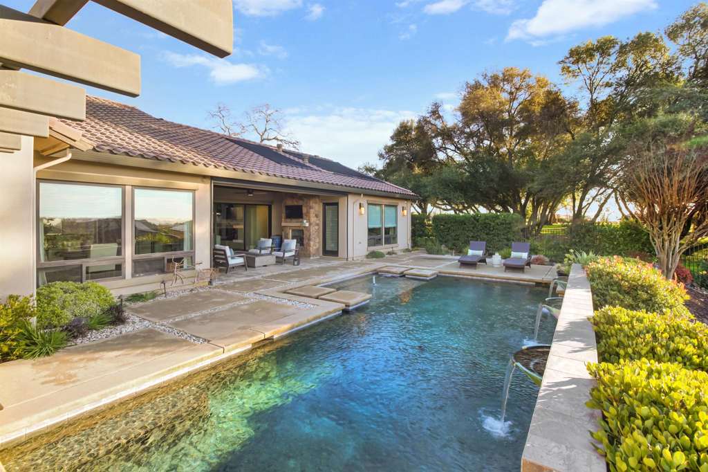 3321 3321 Greenview Dr