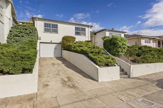 647 Pine Terrace