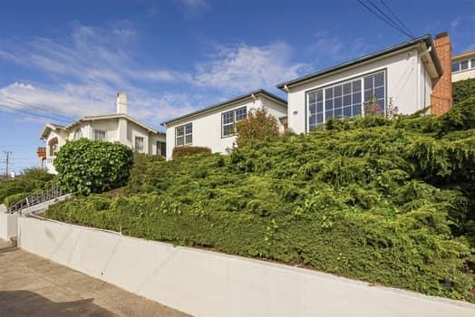 647 Pine Terrace