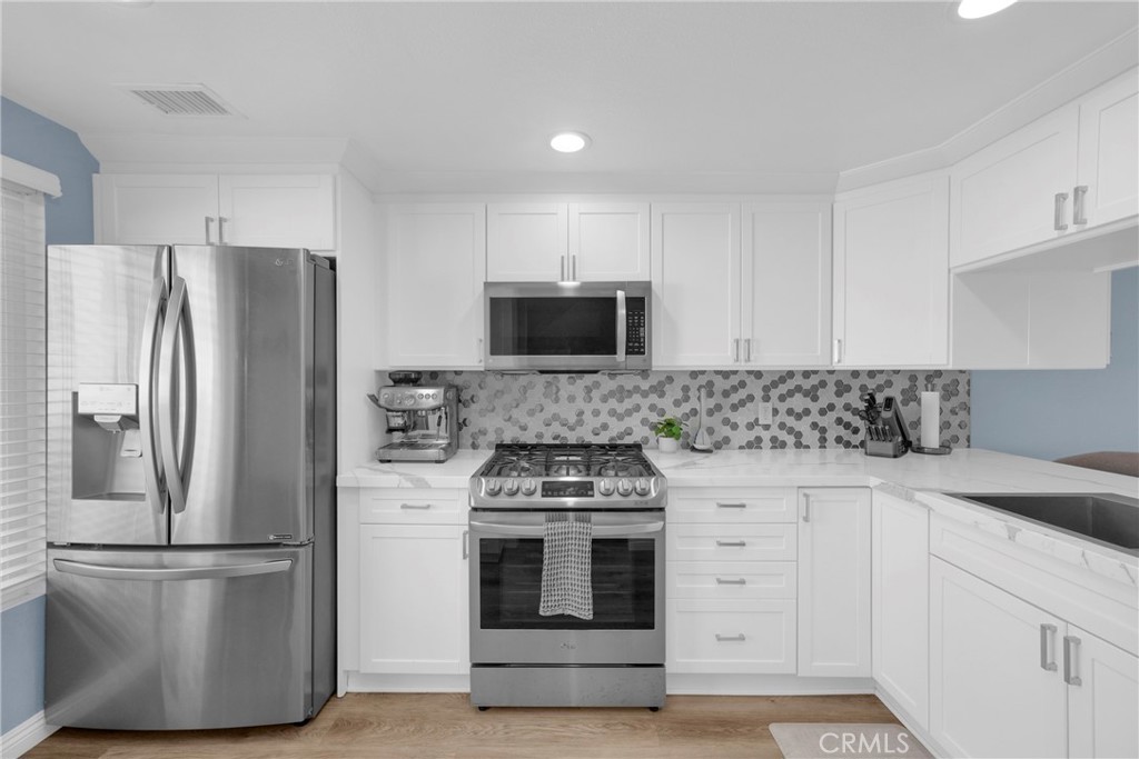 Welcome to 290 Victoria Street – a beautifully updated 2-bedroom, 2.5-bathroom condo offering modern living in a prime Costa Mesa location. Built in 1983 and thoughtfully upgraded throughout, this home features a remodeled kitchen, high-end finishes including luxury vinyl plank flooring, recessed LED lighting, and updated bathrooms with sleek & stylish design.
The gourmet kitchen boasts white shaker cabinets, a chic tiled backsplash, and stainless steel appliances—perfect for cooking and entertaining. Relax out on the front patio or living room balcony and enjoy cozy evenings by the fireplace in the inviting living room.
Upstairs, both spacious bedrooms feature private en suite bathrooms, offering ideal comfort for guests or the flexibility to use one as a home office. A conveniently located second-level laundry area adds everyday ease, while the oversized two-car garage provides generous storage and parking. There is an additional balcony off of the 2nd bedroom.
Situated just minutes from the beach, with quick access to freeways, shopping, dining, and entertainment, this home blends style, functionality, and an unbeatable location.
Don’t miss this move-in ready gem in the heart of coastal Orange County!