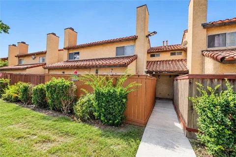 16595 Upland Ave Unit F, Fontana, CA 92335 - MLS#: CV26199085