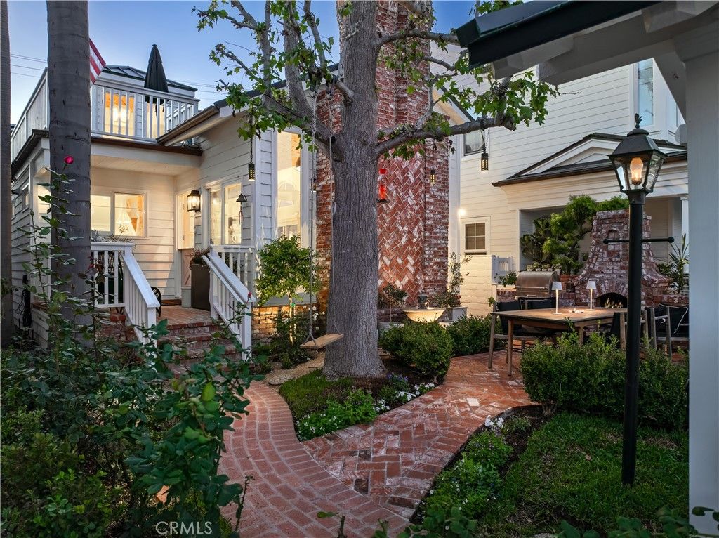 Photo of 209 Diamond Ave, Newport Beach, CA 92662 (MLS # NP25267871)