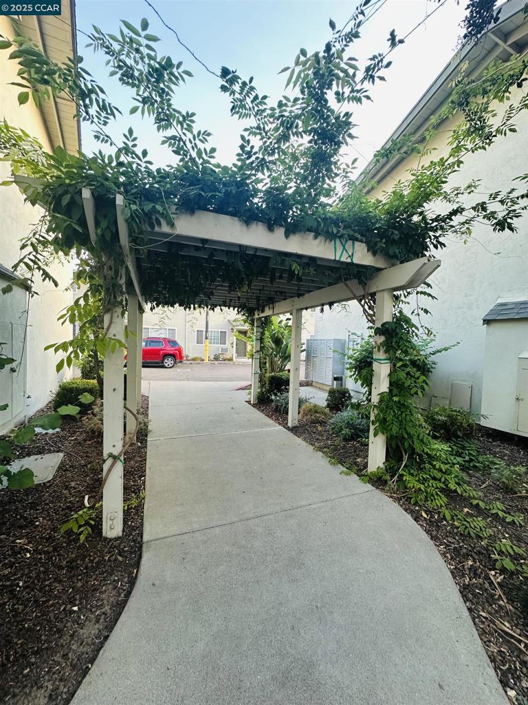 SAN LEANDRO BRDR - Residential