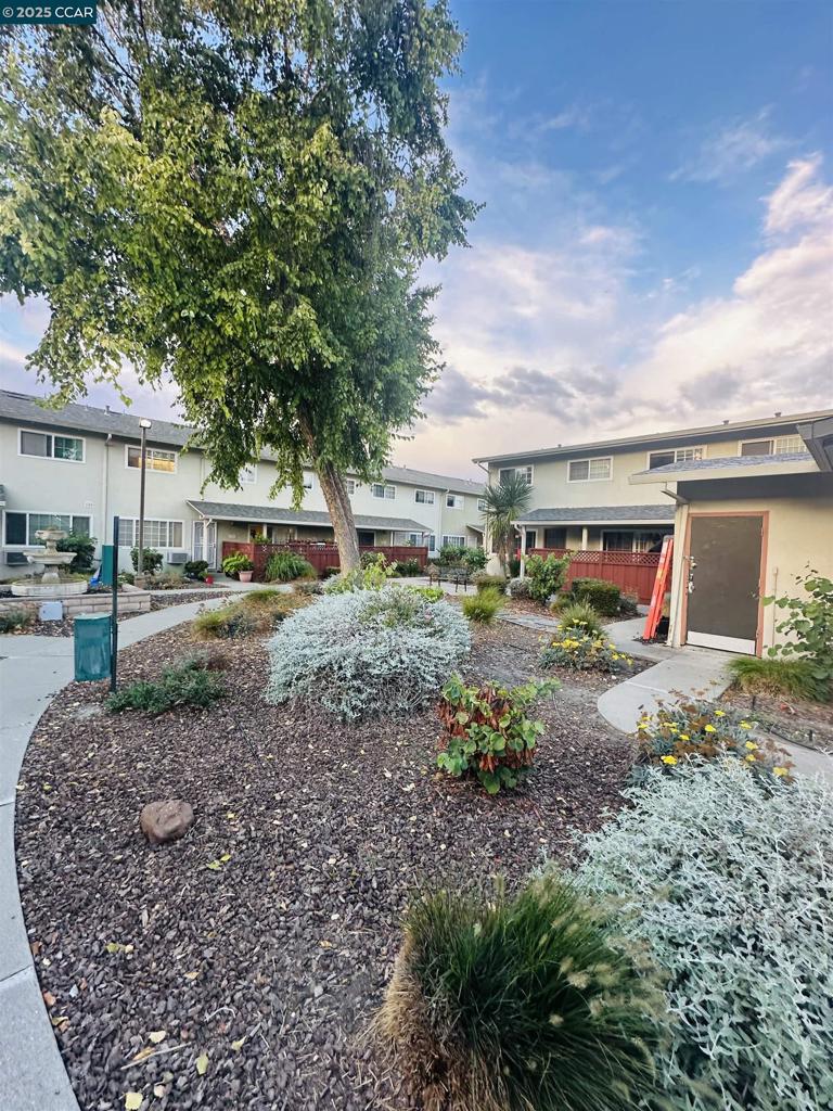 SAN LEANDRO BRDR - Residential
