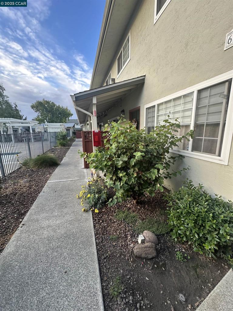 SAN LEANDRO BRDR - Residential