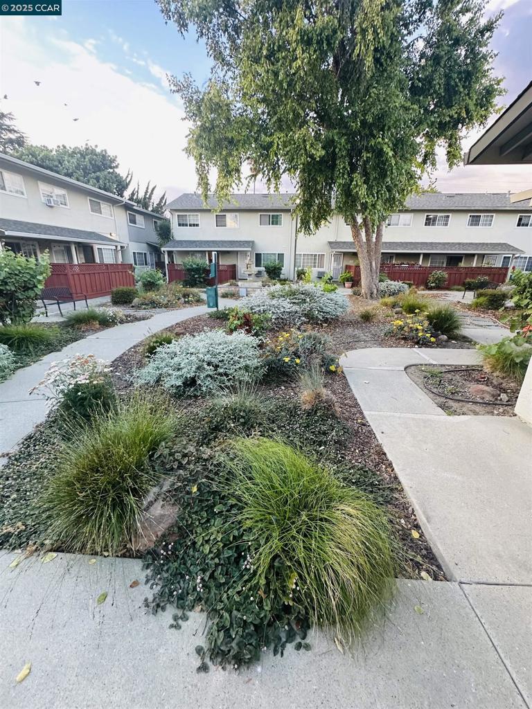 SAN LEANDRO BRDR - Residential