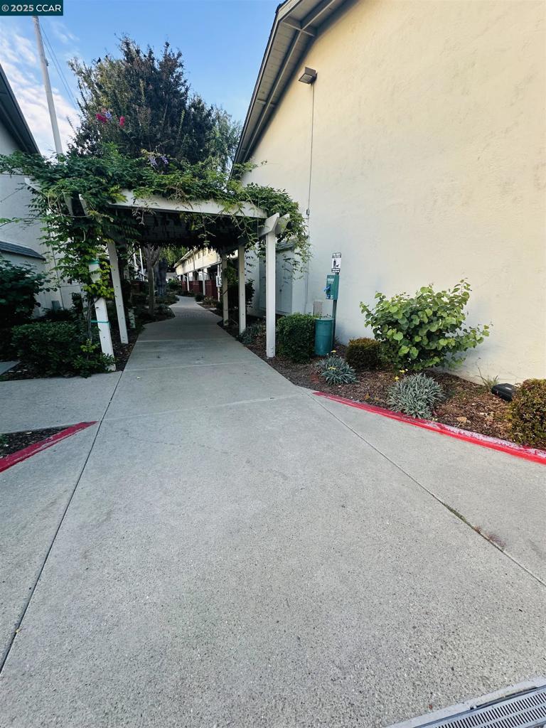 SAN LEANDRO BRDR - Residential