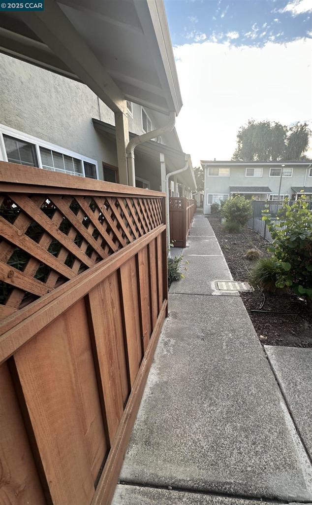 SAN LEANDRO BRDR - Residential