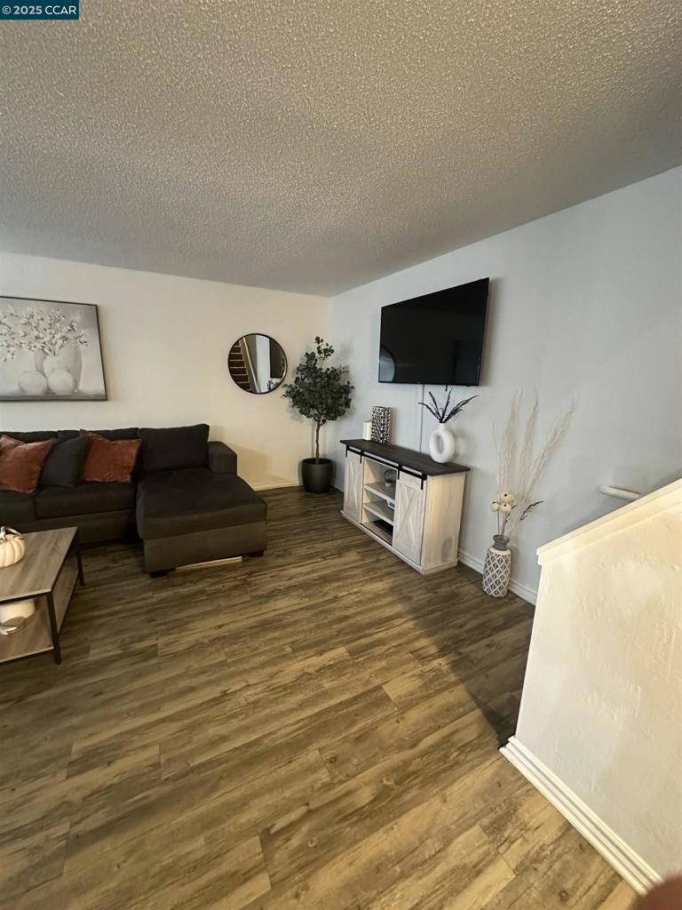 SAN LEANDRO BRDR - Residential