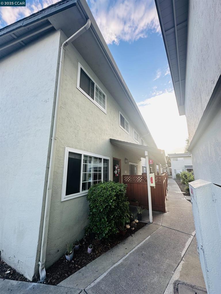 SAN LEANDRO BRDR - Residential