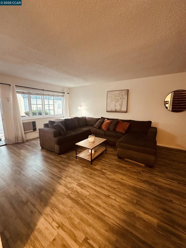 SAN LEANDRO BRDR - Residential