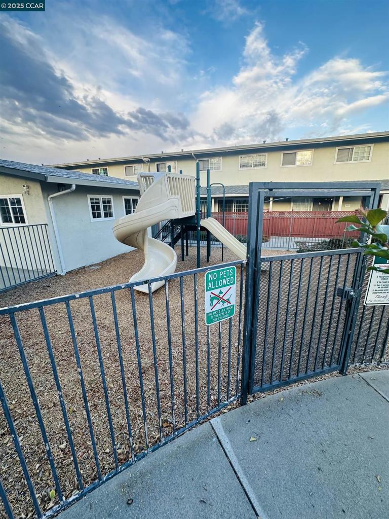 SAN LEANDRO BRDR - Residential