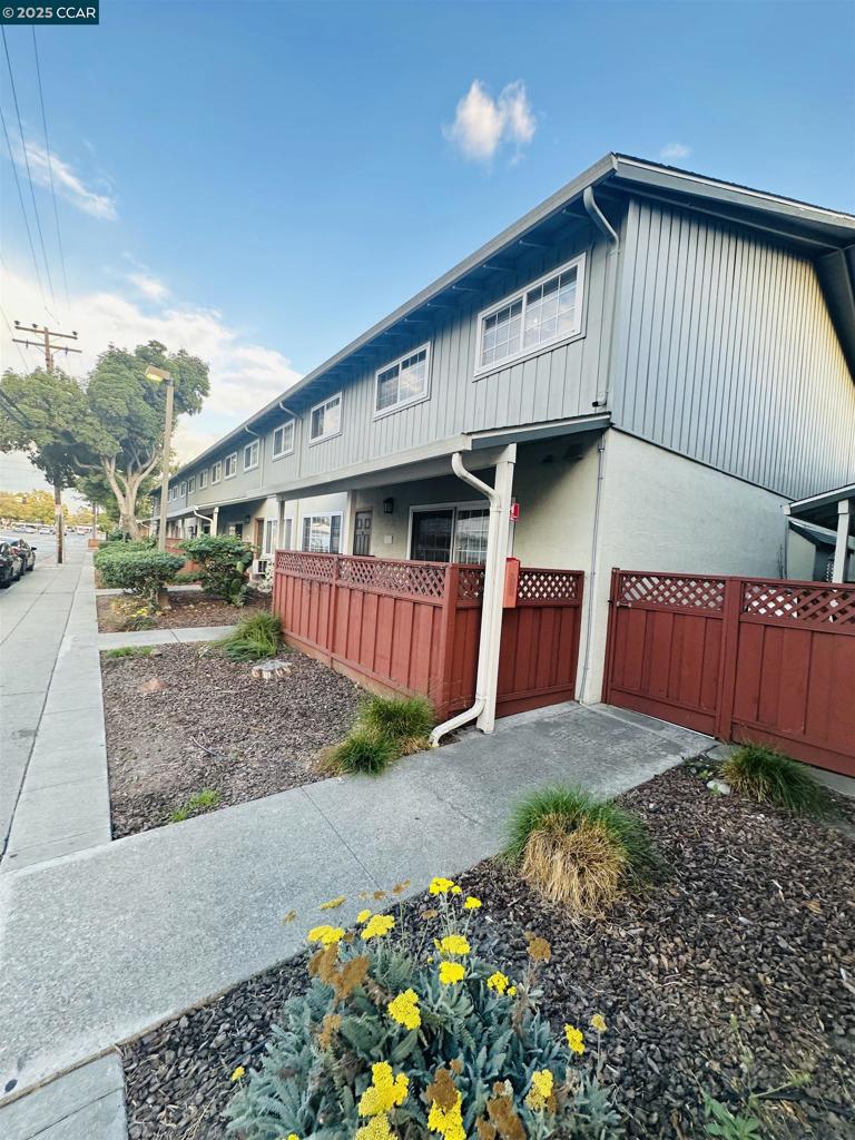 SAN LEANDRO BRDR - Residential