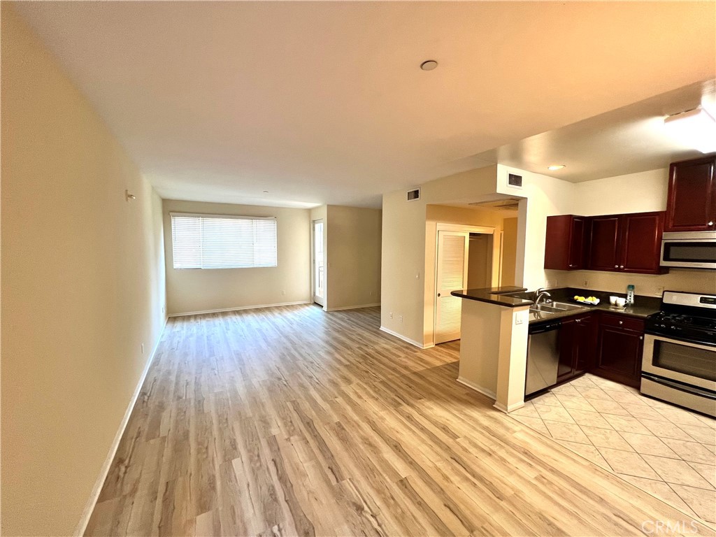 Properties 2 13941 Sherman Way 205