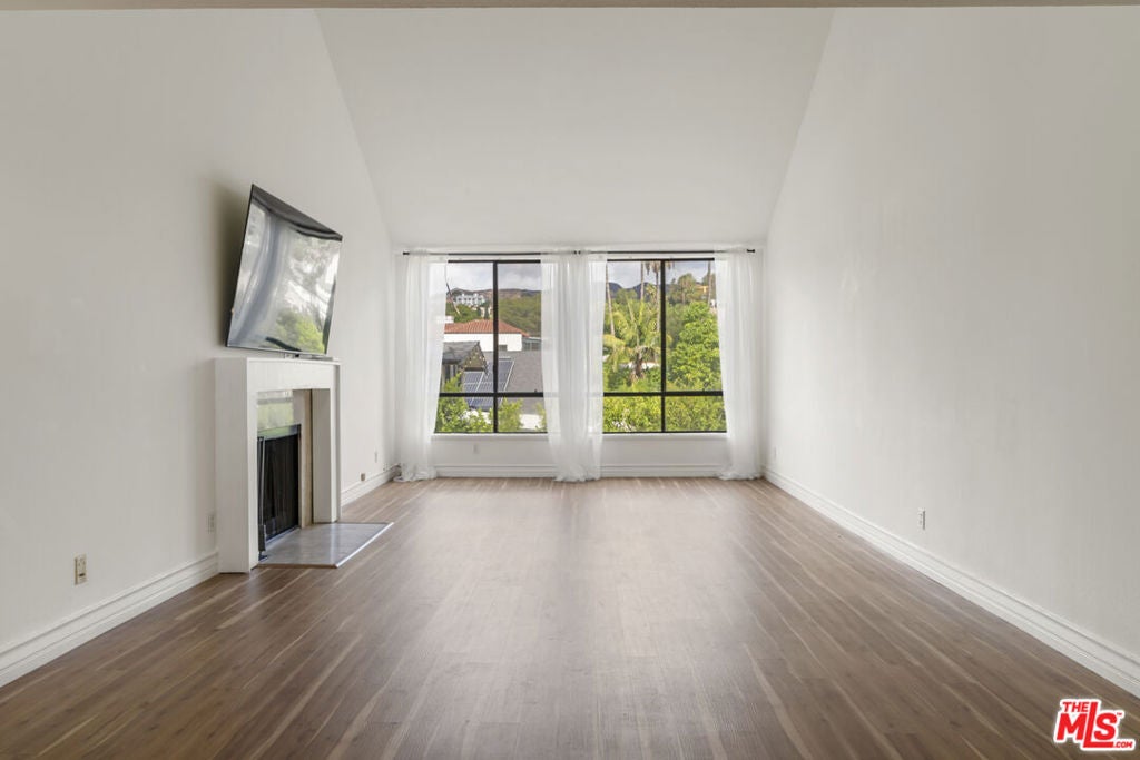 1900 Vine Street 403