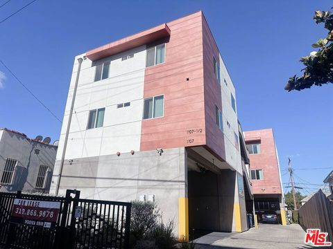 Photo of 1107 S Hobart Boulevard, Los Angeles, CA 90006 (MLS # 26840343)