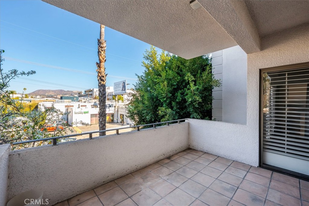 647 Wilcox Avenue 2G
