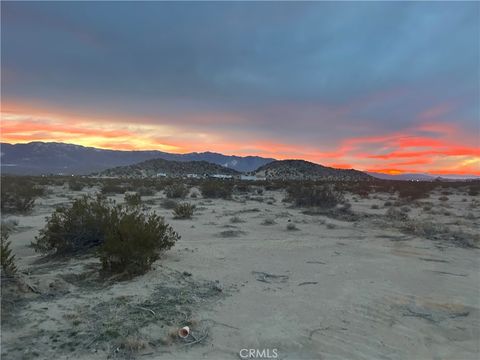 Photo of 38 Rodeo Road, Lucerne Valley, CA 92356 (MLS # HD25268818)