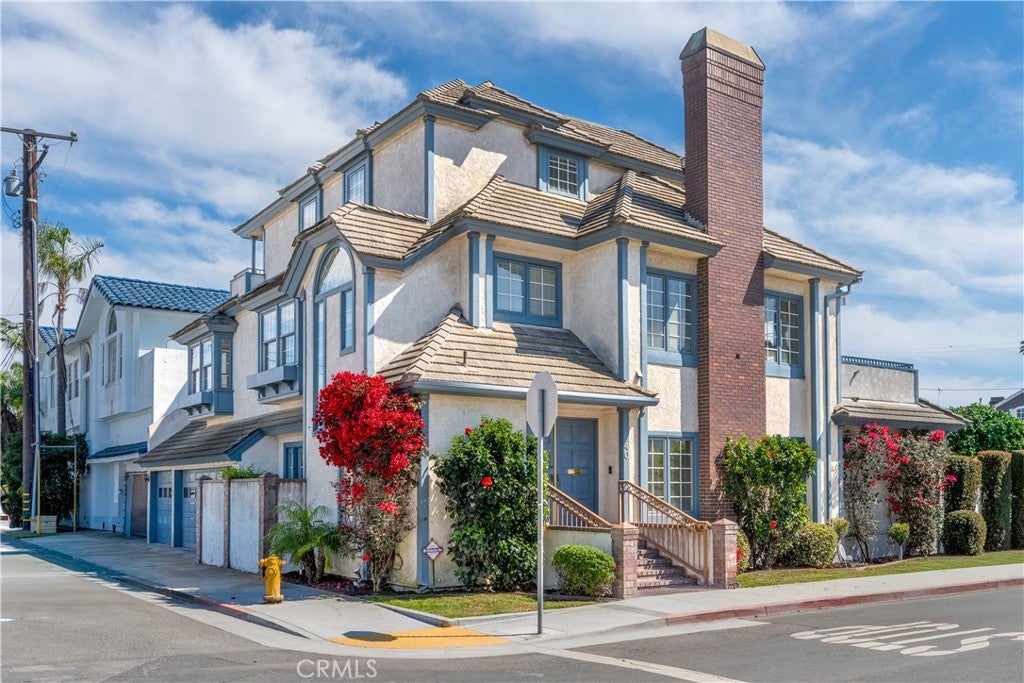 40 E Neapolitan Ln