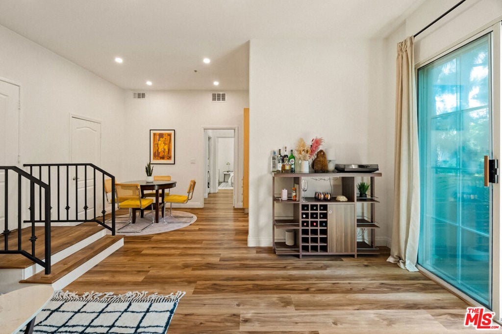 7101 La Tijera Boulevard J101