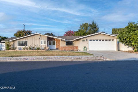 Photo of 1217 Coventry Drive, Thousand Oaks, CA 91360 (MLS # 226003661)