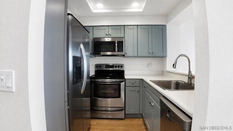 Photo of 655 Columbia St ST #313, San Diego, CA 92101 (MLS # 260009839SD)