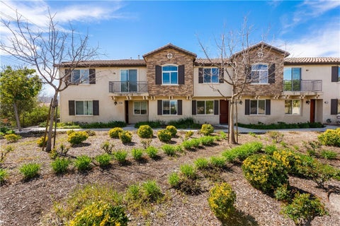 Photo of 27968 Avalon Dr, Canyon Country, CA 91351 (MLS # SR26050261)