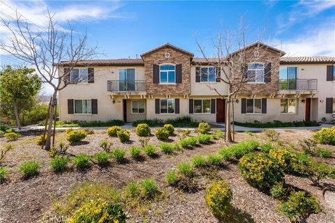 Photo of 27968 Avalon Dr, Canyon Country, CA 91351 (MLS # SR26050261)
