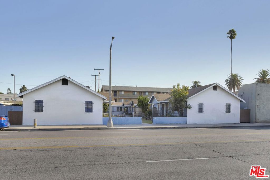2516 E Anaheim Street