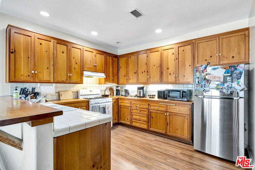 111 Paloma Avenue