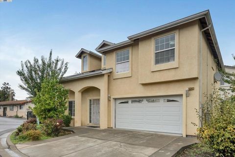Photo of 25942 Gading Ct. Ct, Hayward, CA 94544 (MLS # 41117540)