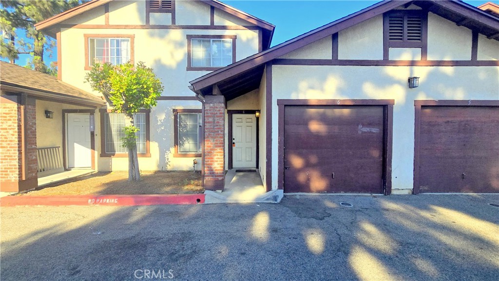 Welcome to 937 E Deodar Unit 6, where comfort and convenience come together! This charming 2-bedroom, 2-bathroom townhome is ready to impress and make you feel right at home. With an attached 1-car garage and two assigned parking spaces, you'll enjoy ample parking and storage options. Centrally located, this home offers easy access to shopping, dining, transportation, and much more, making it the perfect place to embrace a vibrant lifestyle. Don't miss your chance to make this delightful property your own—schedule a visit today before it's gone!
