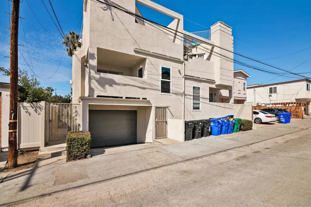 San Diego, California 92109, United States, 3 Bedrooms Bedrooms, ,3 BathroomsBathrooms,Residential,Active,216445