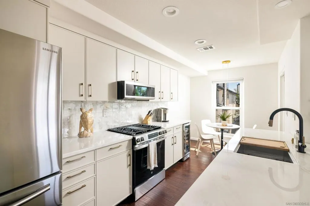 San Diego, California 92109, United States, 3 Bedrooms Bedrooms, ,3 BathroomsBathrooms,Residential,Active,216445