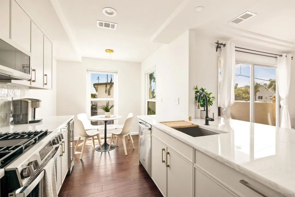 San Diego, California 92109, United States, 3 Bedrooms Bedrooms, ,3 BathroomsBathrooms,Residential,Active,216445