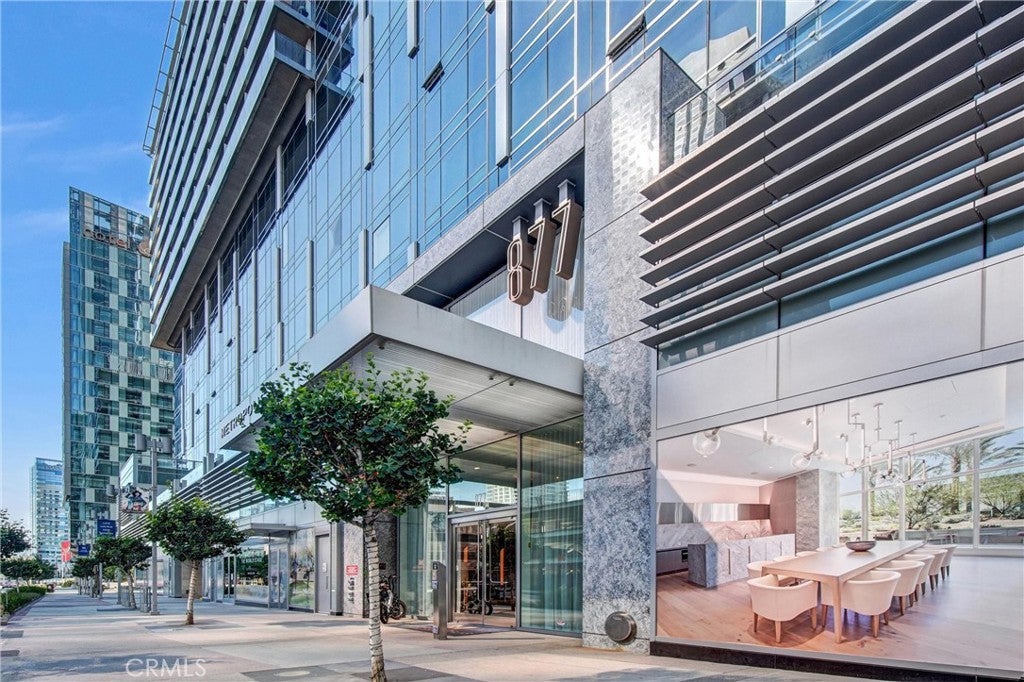 877 Francisco Street 1818
