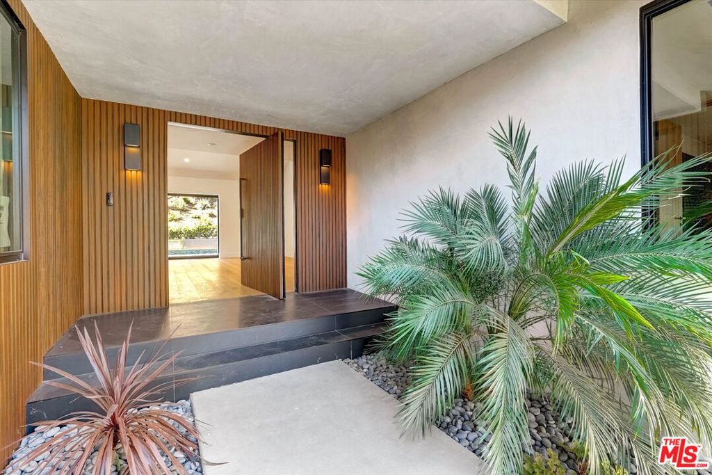 Photo of 3855 Corbin Avenue, Los Angeles, CA 91356 (MLS # 26991023)