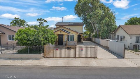 Photo of 706 W 77th ST, Los Angeles, CA 90044 (MLS # DW26141395)