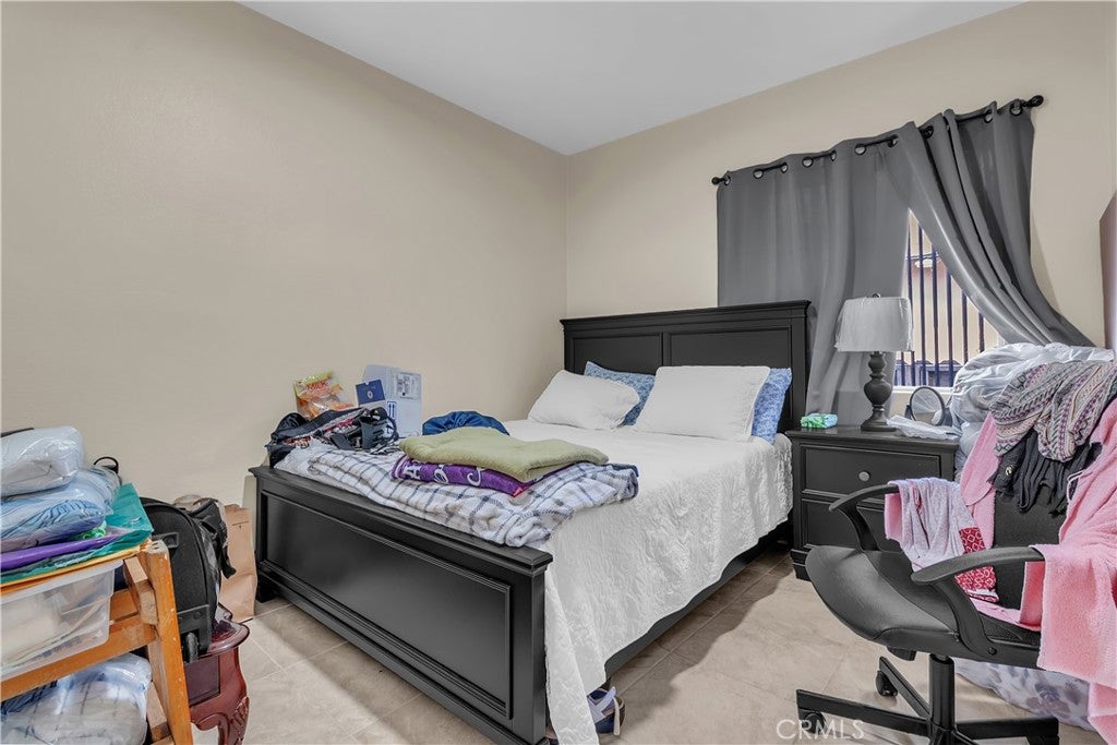 706 W 77th