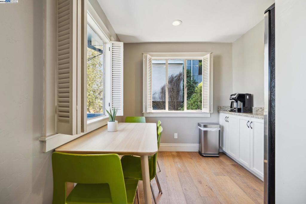 UPPER ROCKRIDGE - Residential Income