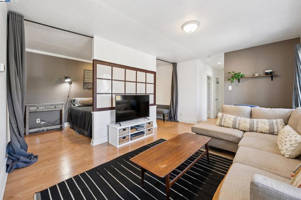 UPPER ROCKRIDGE - Residential Income