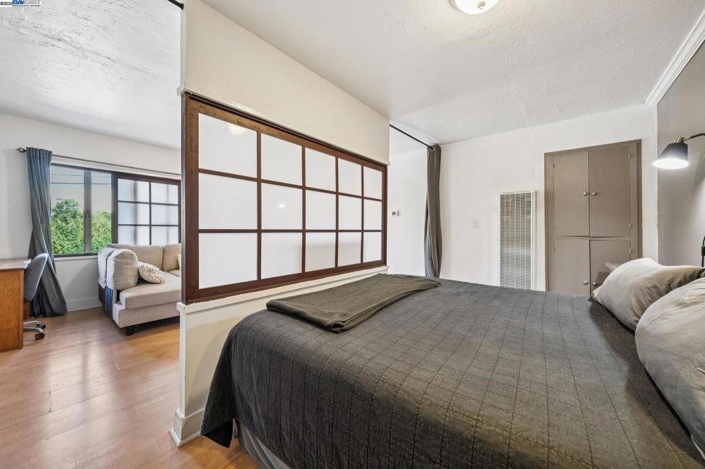 UPPER ROCKRIDGE - Residential Income