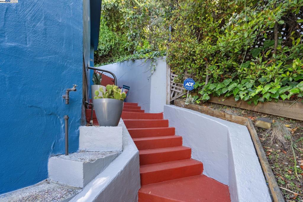 UPPER ROCKRIDGE - Residential Income