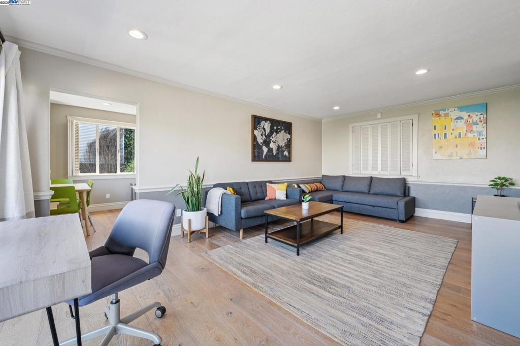 UPPER ROCKRIDGE - Residential Income