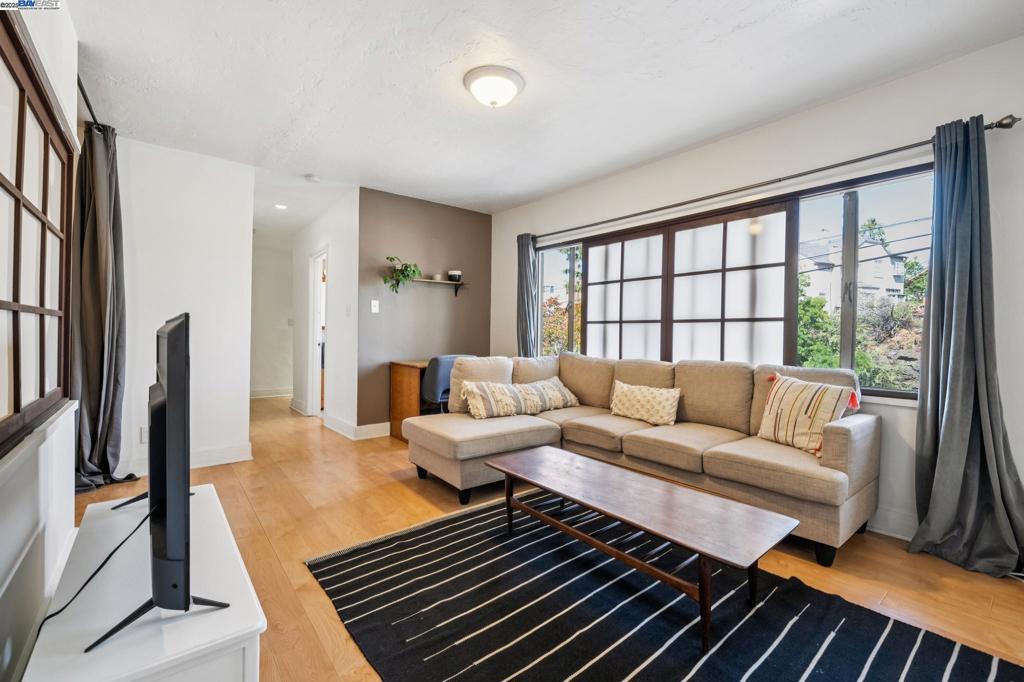 UPPER ROCKRIDGE - Residential Income