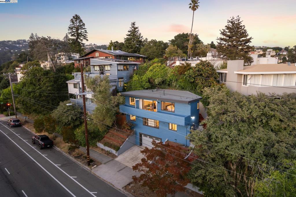 UPPER ROCKRIDGE - Residential Income