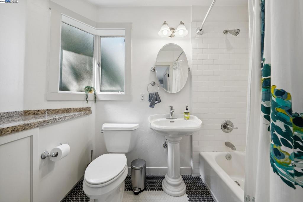 UPPER ROCKRIDGE - Residential Income