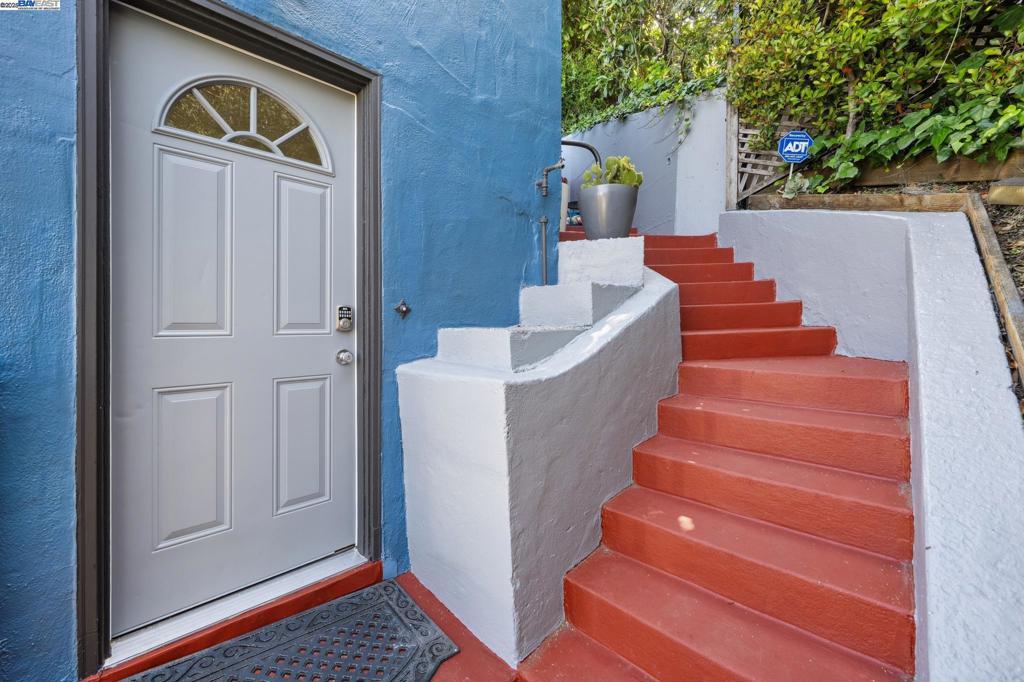 UPPER ROCKRIDGE - Residential Income